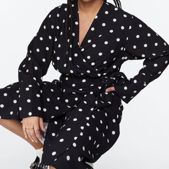 H&M Tie-Detail Wrap Dress - Picture 4 of 10